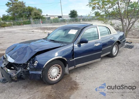 2002 Lincoln Town Car Executive из США, поврежденный, VIN 1LNHM81W52Y671124